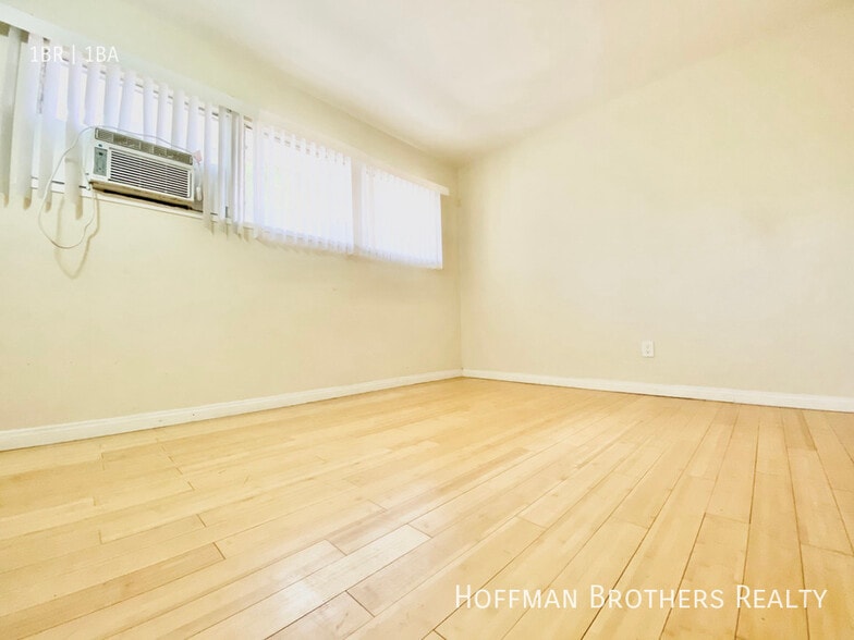 Building Photo - 1326 Flores St