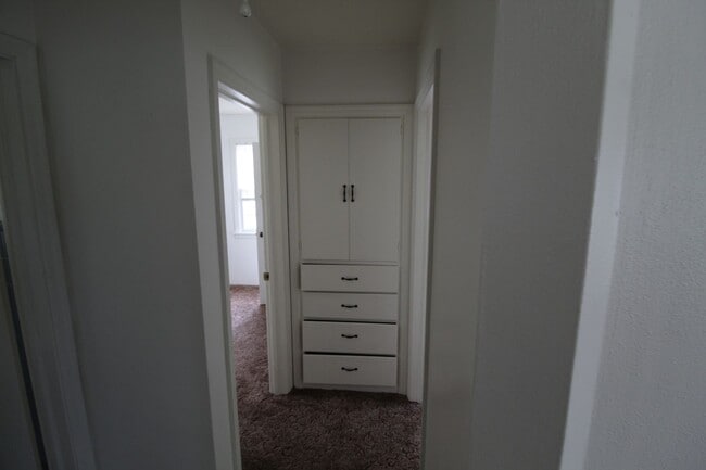 Building Photo - 924 E 39th Ave