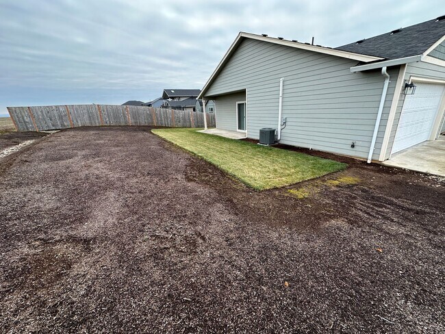 Building Photo - 553