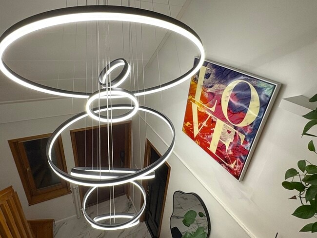 Building Photo - 2 Pat Dr