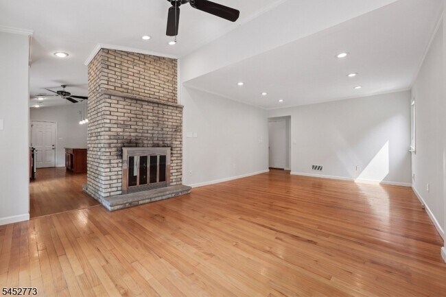 Building Photo - 4 Arbor Ct