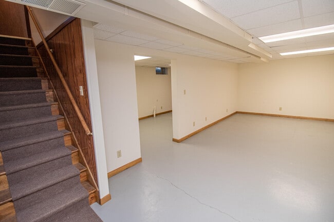 Building Photo - 1055 S Imperial Dr