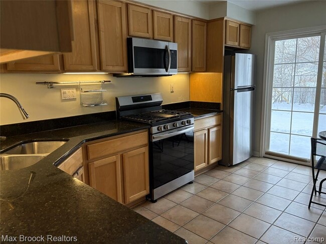 Building Photo - 1619 Poplar Ave