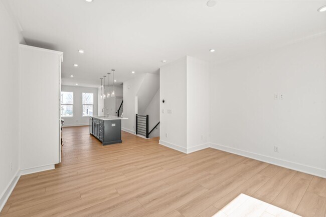 Building Photo - (Move-in Special) 3 Bedroom Townhome in LoSo!
