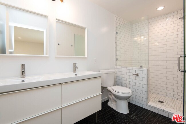 Building Photo - 3933 Marathon St