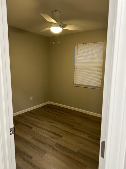 Building Photo - 139 Raintree Rd