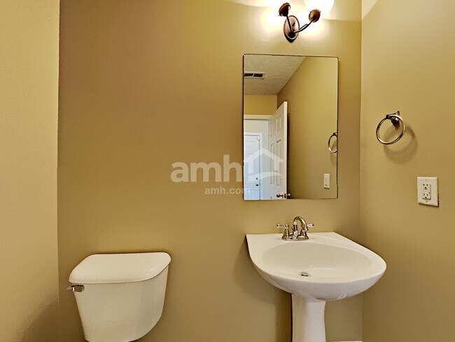 Building Photo - 156 Sundance Way