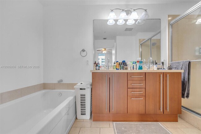 Building Photo - 1111 SW 1st Ave