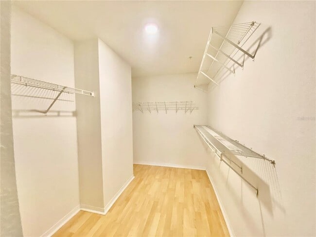 Building Photo - 5463 Vineland Rd