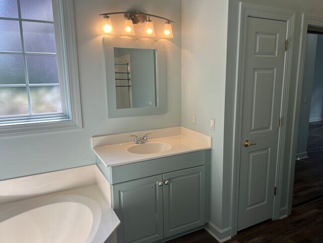 Building Photo - Charming 3BR Home in Rose Hill!