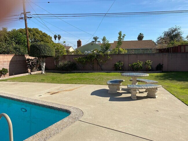 Building Photo - 11820 Pomering Rd