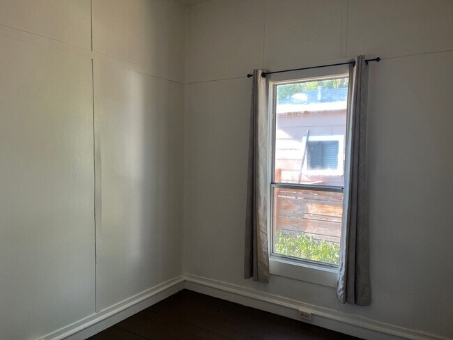 Building Photo - Early 1900's Charm In This Two Bedroom in Prescott