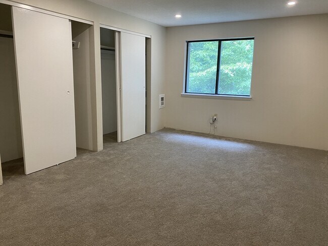 Building Photo - 19 Village Rock Ln