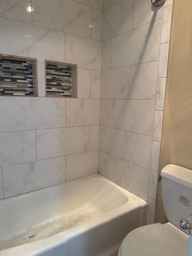 Building Photo - Gables - Prelease Fall 2026