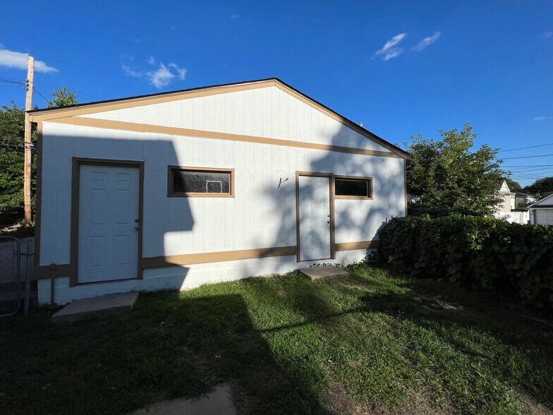 Garage - 2243 Pierce St NE