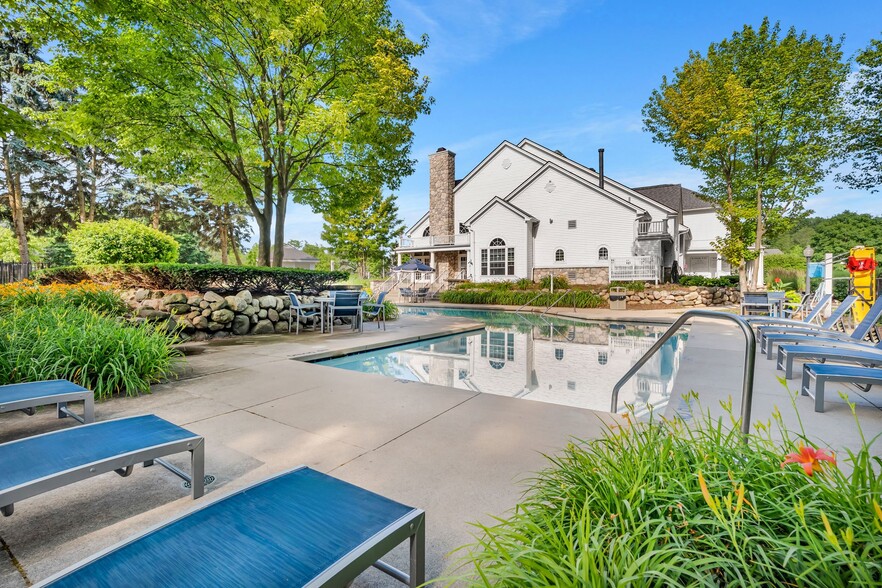 Primary Photo - Village Green of Rochester Hills