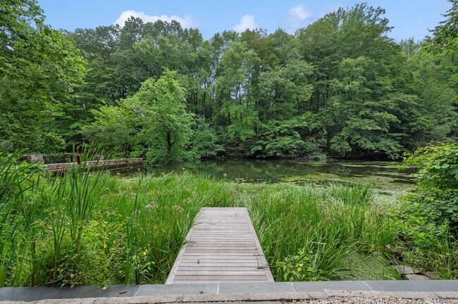 Building Photo - 9 Sherwood Ave