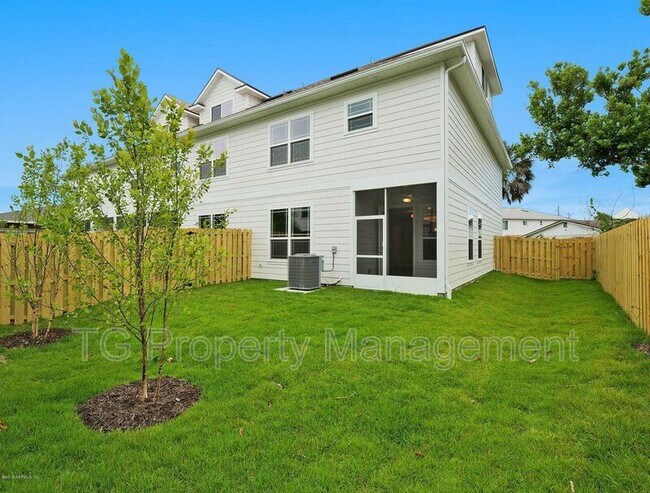 Building Photo - 2656 Almonaster St