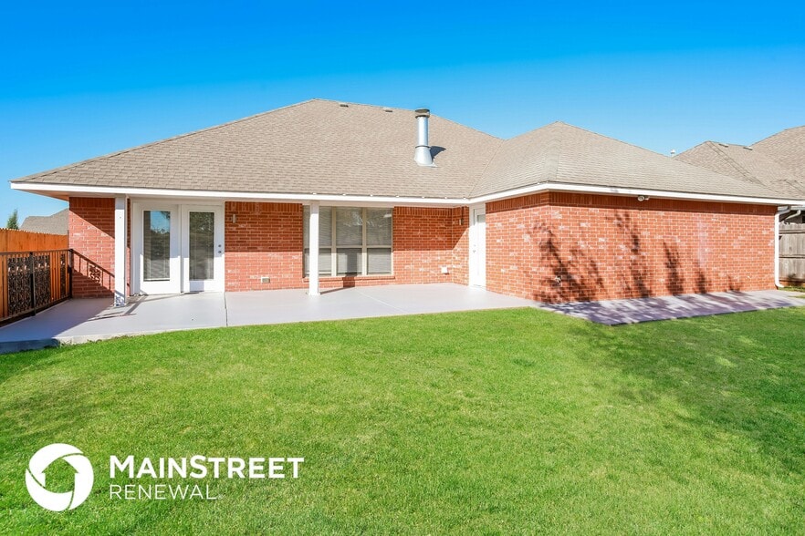 Building Photo - 17304 Hardwood Pl