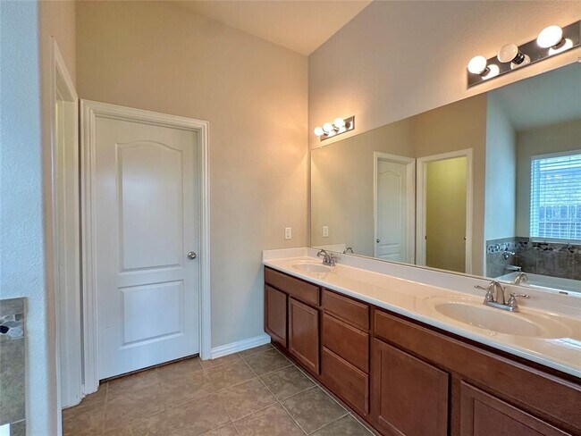 Building Photo - 8250 Arezzo Dr