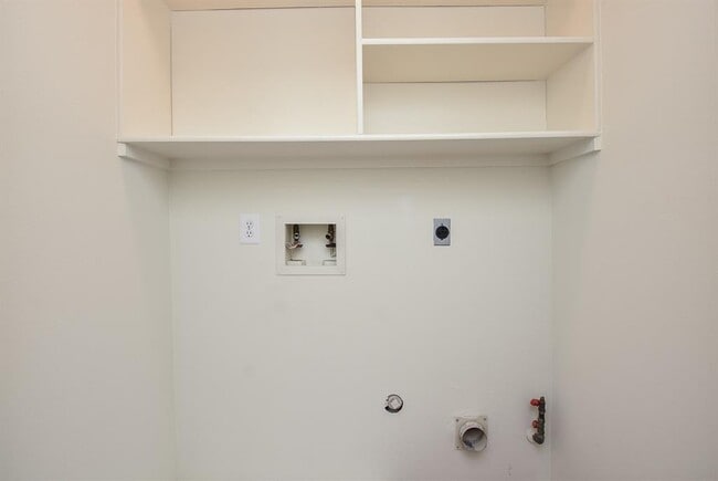 Building Photo - 4026 Almond Lake Dr