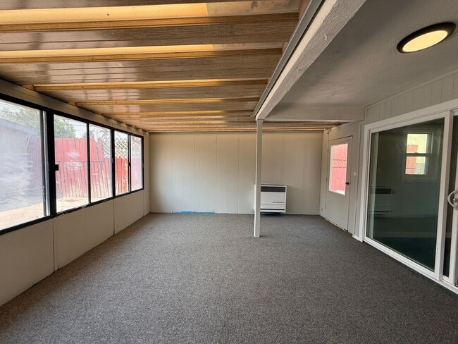 Building Photo - Centrally Located Single Story Updated Home
