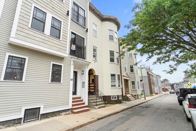 Building Photo - 194 Emerson St