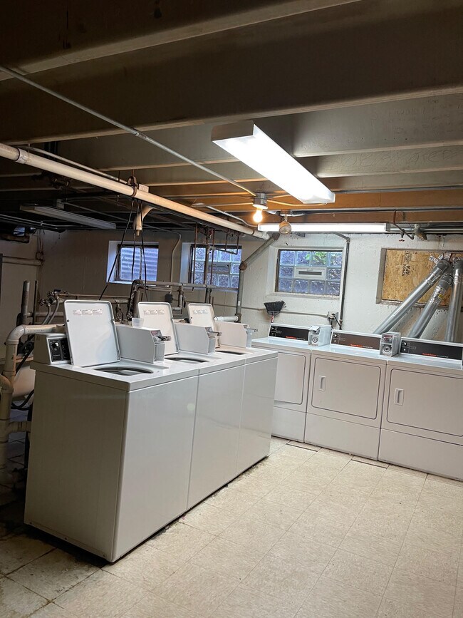 Building Photo - 1404 Carol St