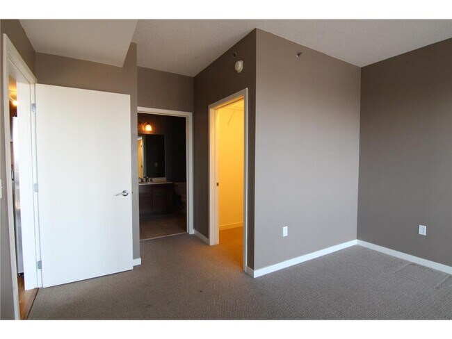 Building Photo - 929 Portland Ave