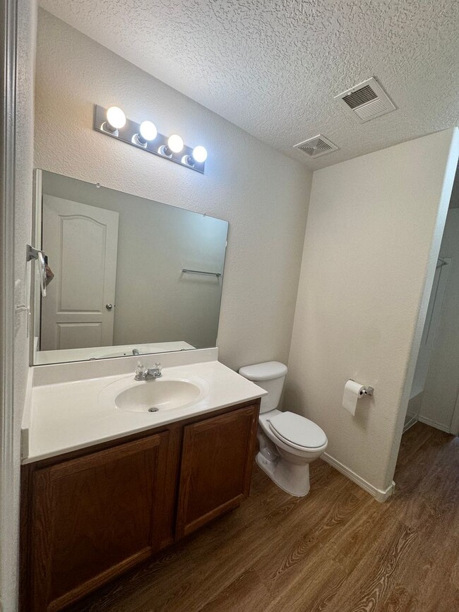 Building Photo - 3 bed 2 bath home in Los Lunas  MOVE IN SPECIAL!