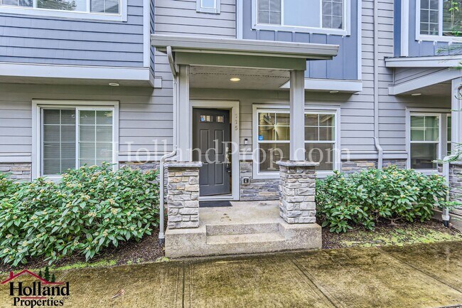 Building Photo - Spacious End-Unit Condo in Prime Beaverton...
