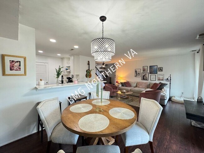 Building Photo - 8056 Pantano Pl