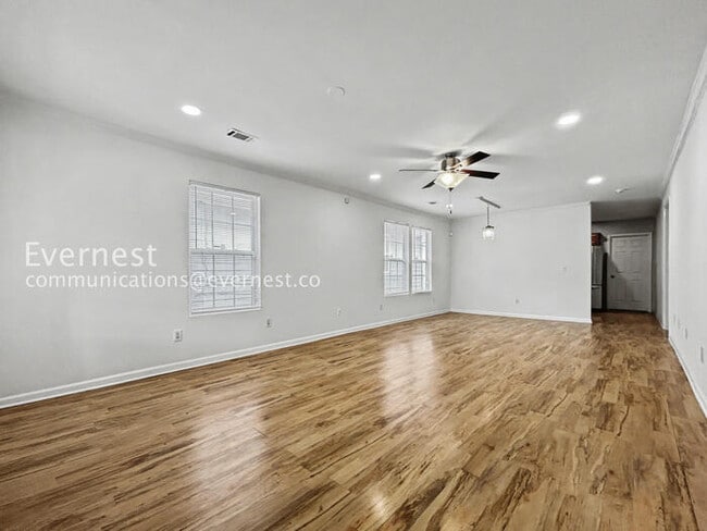 Building Photo - 1065 Fair St SW