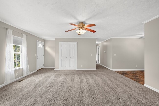 Building Photo - 2504 Angelyn Dr