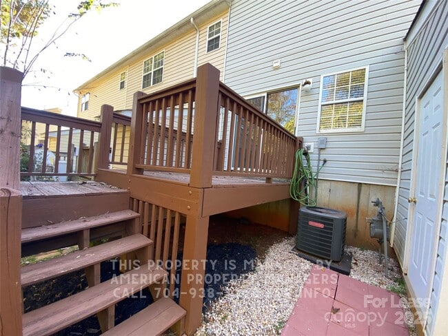 Building Photo - 10580 English Setter Way