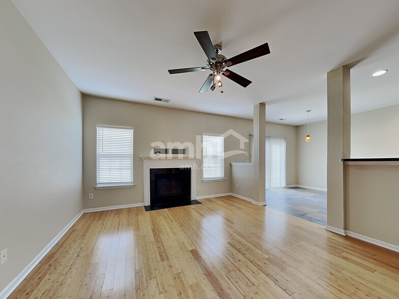 Building Photo - 6352 Hedgewood Ln