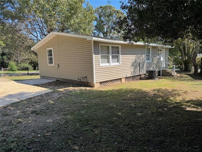 Building Photo - 4051 Pringle Dr