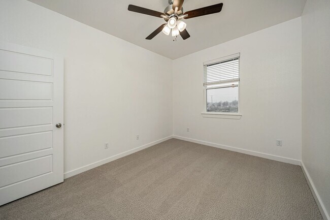 Building Photo - 8461 Adelaide Dr
