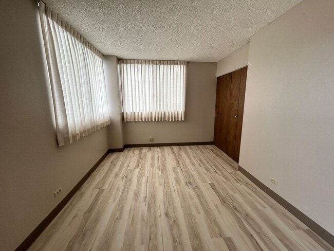 Building Photo - Two Bedroom Condo in Aiea