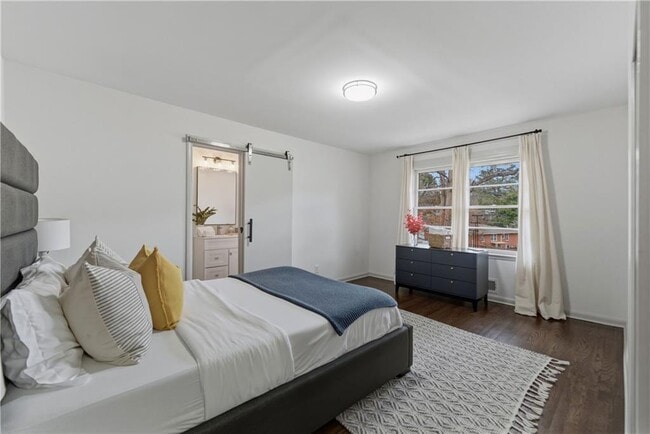 Building Photo - 2393 Lilla Cir SW