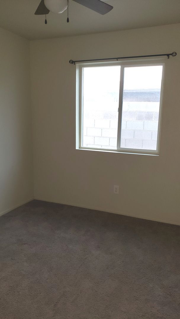 Building Photo - 3 bedroom Rental