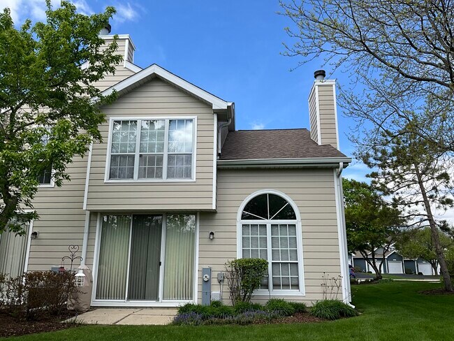 Building Photo - 547 Woodcrest Dr