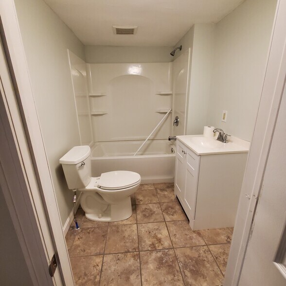 Building Photo - 398 Weaver St