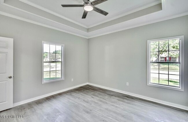 Building Photo - 301 White Oak Dr