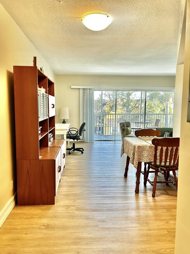 Building Photo - 120 Lehane Terrace