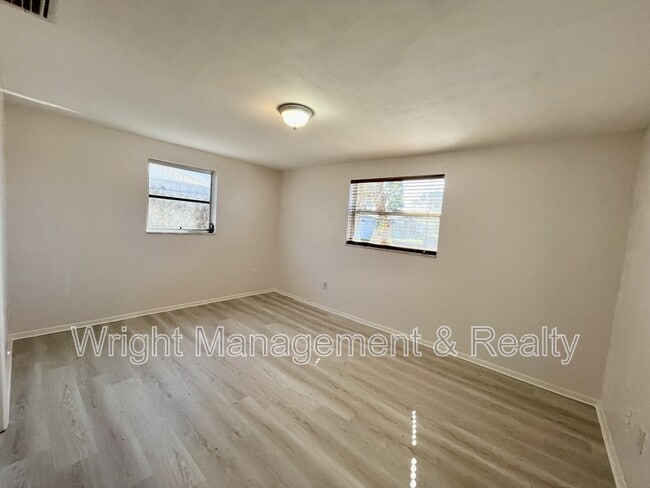 Building Photo - 3907 Luma Dr