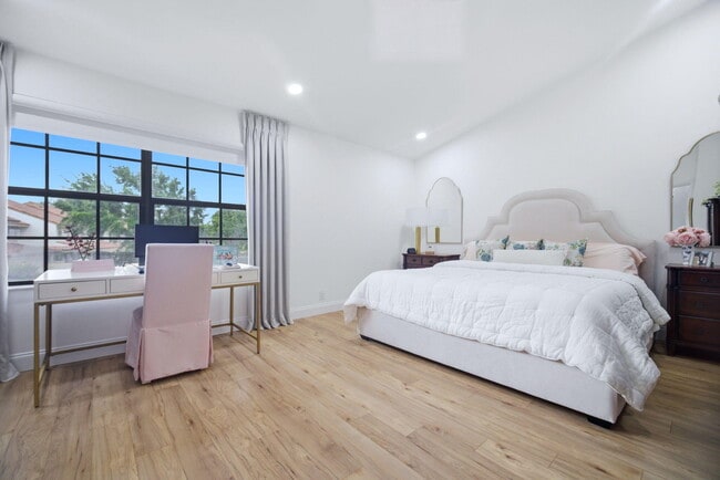 Building Photo - 7798 La Mirada Dr