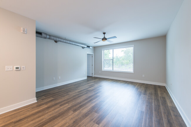 Building Photo - 140 Jennings Ave