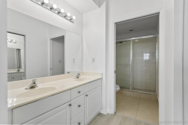 Building Photo - 27 Royal Palm Way