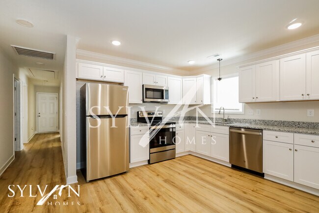 Building Photo - Lease today! No extra charge for contentme...